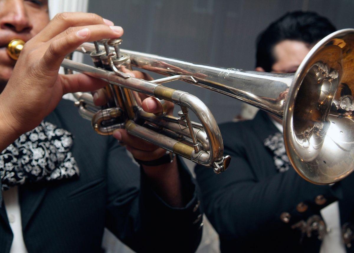 The Plaza Hotel Pioneer Park El Paso Ngoại thất bức ảnh A trumpet being played