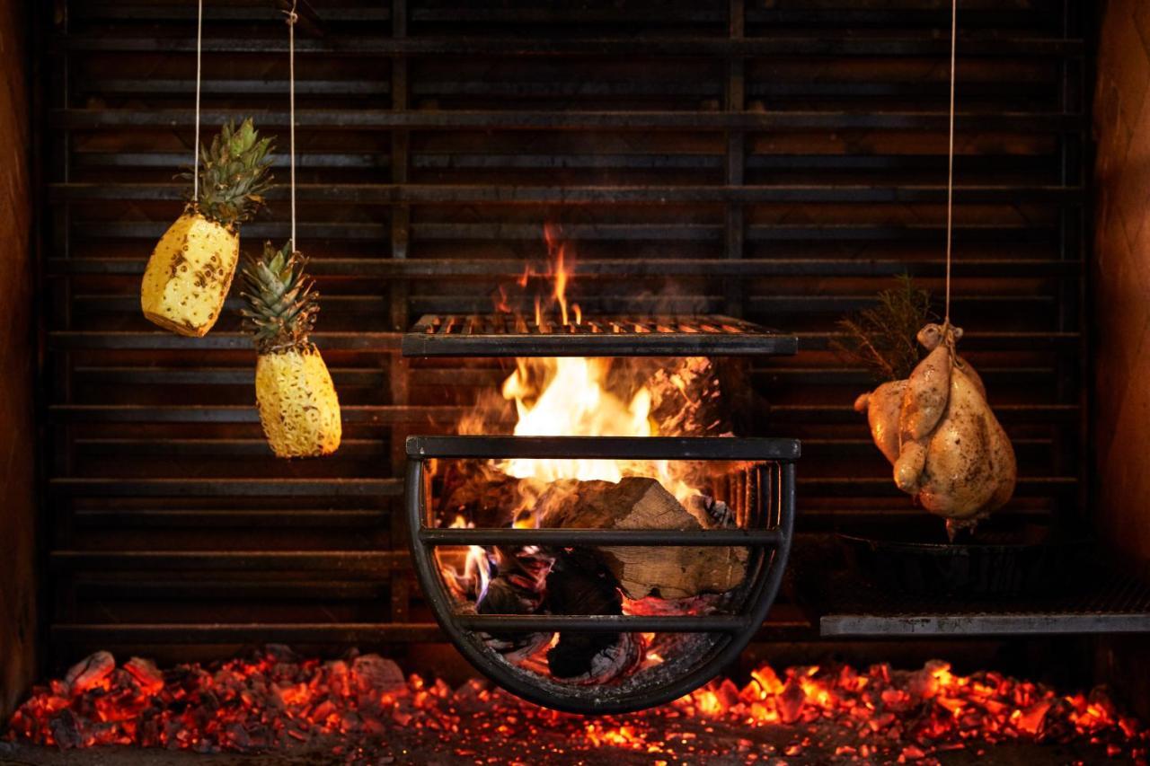 The Plaza Hotel Pioneer Park El Paso Ngoại thất bức ảnh A barbecue grill
